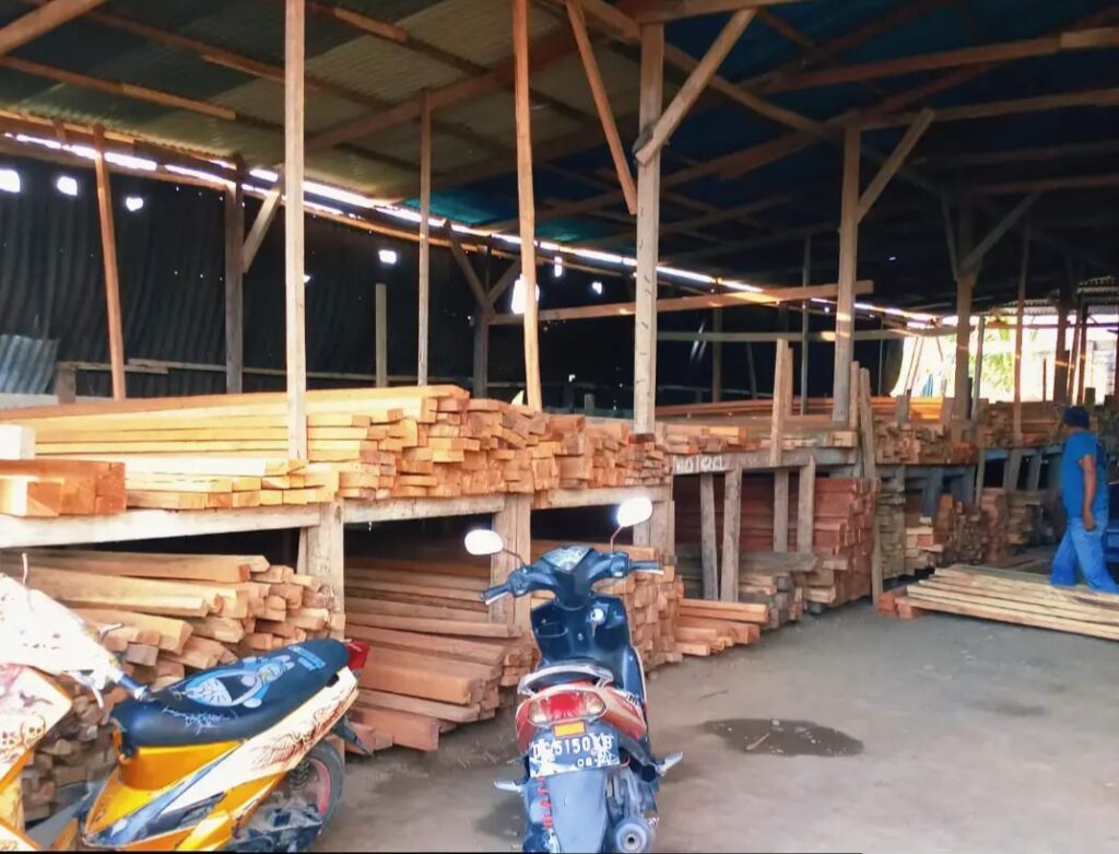 Pangkalan Kayu Tanpa Izin 